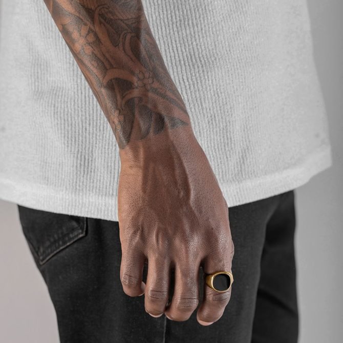 onyx-signet-ring-gold